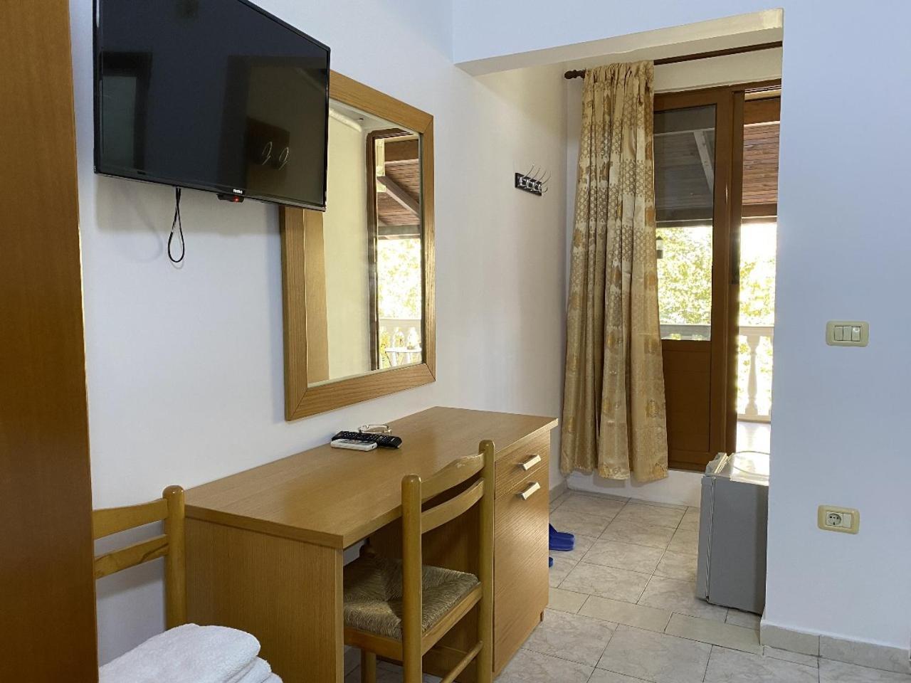 Hotel Martini Vlorë Exterior foto