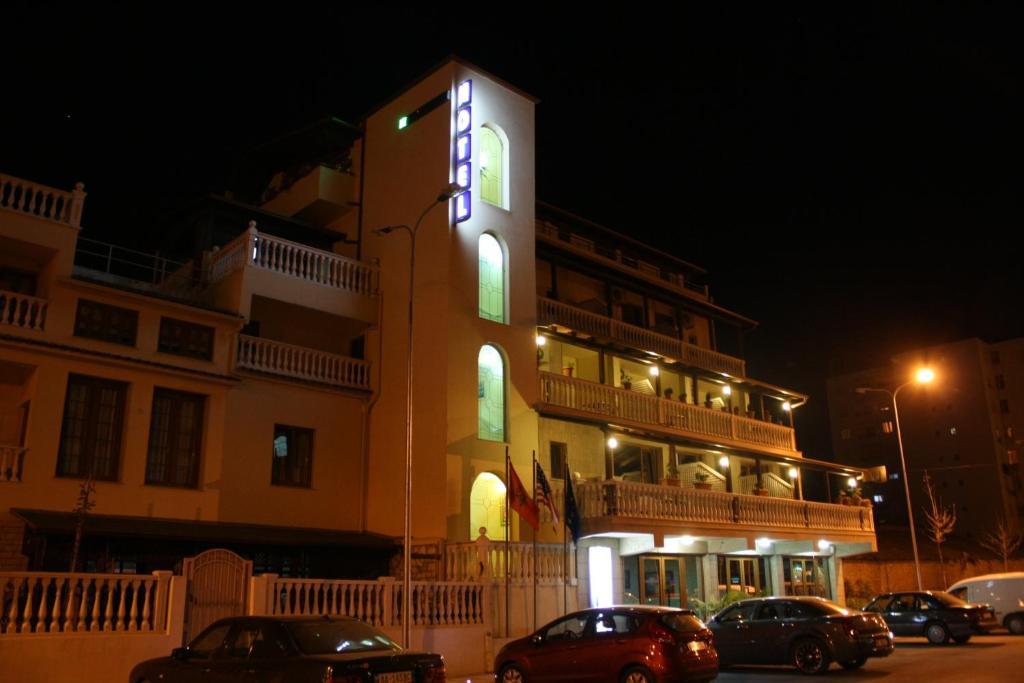 Hotel Martini Vlorë Exterior foto