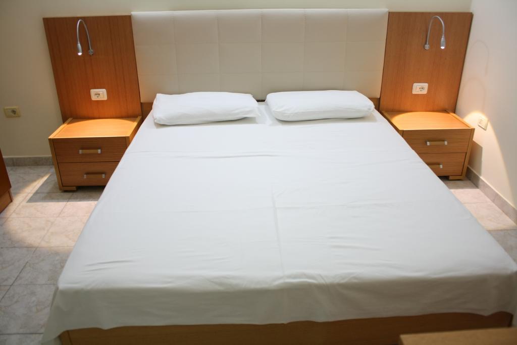 Hotel Martini Vlorë Zimmer foto