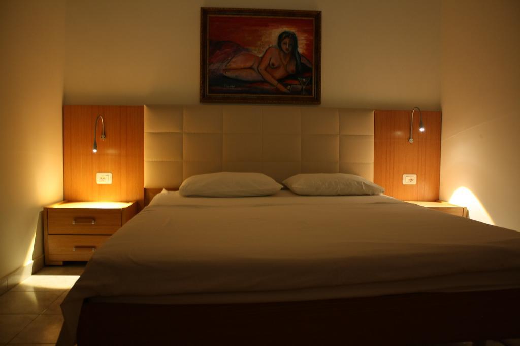 Hotel Martini Vlorë Zimmer foto