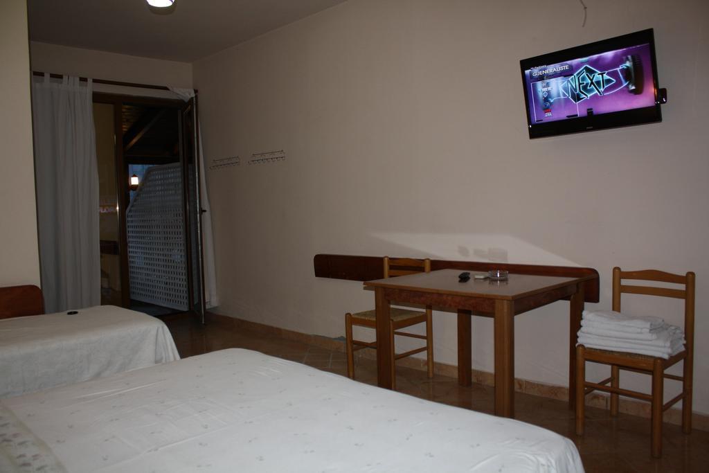 Hotel Martini Vlorë Zimmer foto